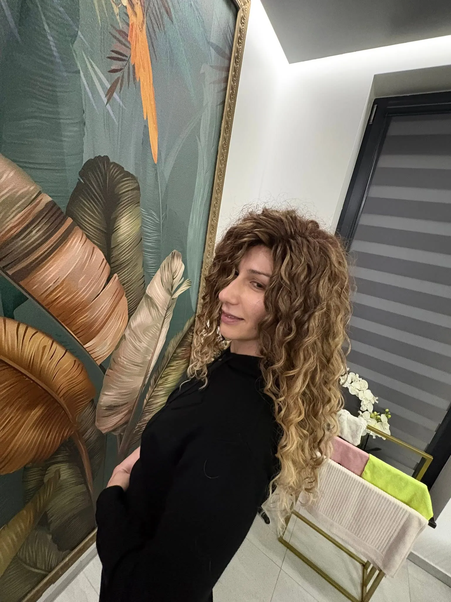 Afroloki — sprężyste loki, przedłużanie włosów metodą afrykańską (salon Afropusia, Głębinów)
