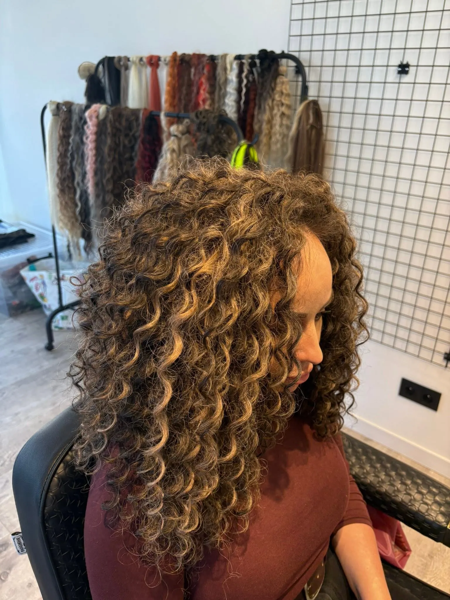 Afroloki — przedłużanie i zagęszczanie włosów metodą afrykańską w salonie braiderskim Afropusia