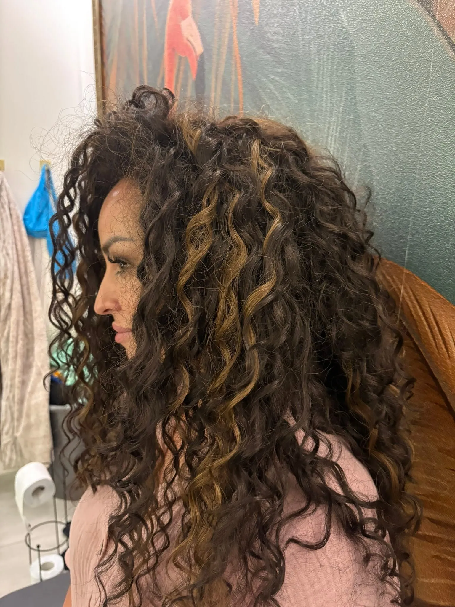 Afroloki — długie, kręcone włosy z rozjaśnieniami, salon braiderski Afropusia w Głębinowie
